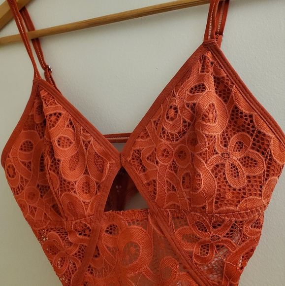 Lace cut out bralette - Picture 4 of 6